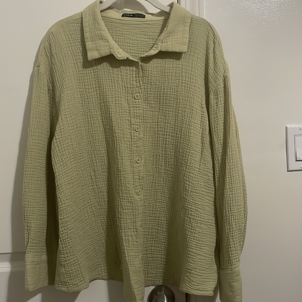 Button up - Picture 3 of 4